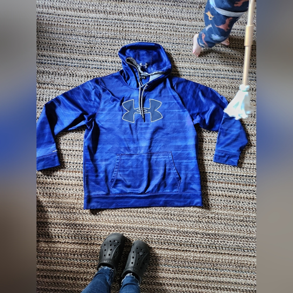 Men's loose fit 2xl under armour sweat shirt.